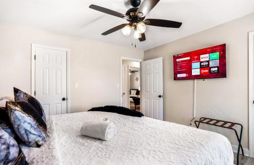 Clarksville House | Serenity Cottage 300mbps Wifi - Dog Friendly