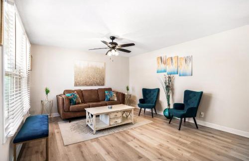 Clarksville House | Serenity Cottage 300mbps Wifi - Dog Friendly