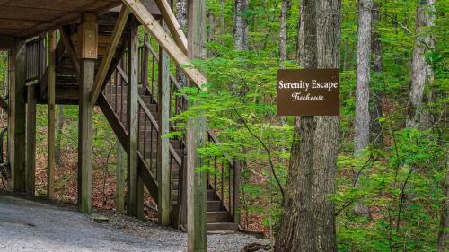 Fort Payne House | Serenity Escape Treehouse on 14 acres near Little River Canyon