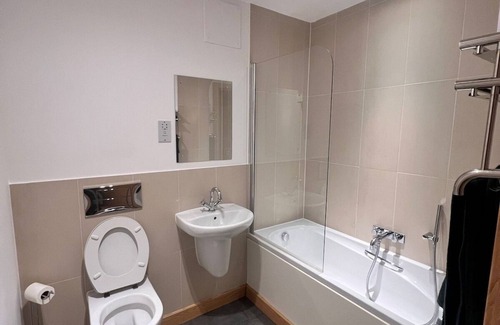 Basildon Apartment | Serenity-ESE (Whole Flat)