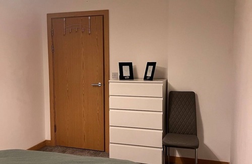 Basildon Apartment | Serenity-ESE (Whole Flat)