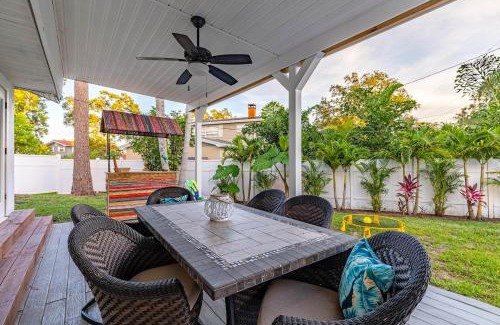 Clearwater House | Serenity Haven Luxe Pet Friendly 5BR With Pool