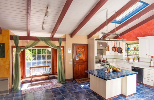 Mendocino House | Serenity In The Gulch Only 5 Minutes From Historic Mendocino Village
