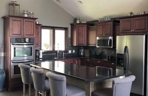 Duluth House | Serenity in the Woods - Minutes to Town