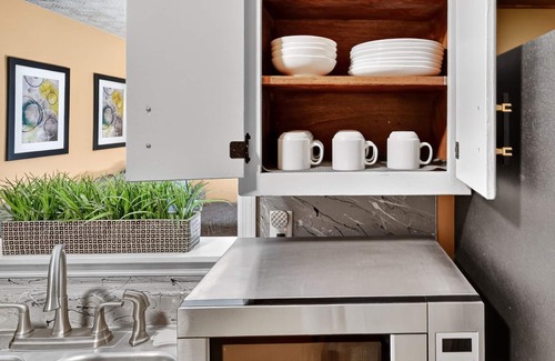 Church Street Apartment | Serenity Landing - 5 Minutes to Airport - Sleeps 6