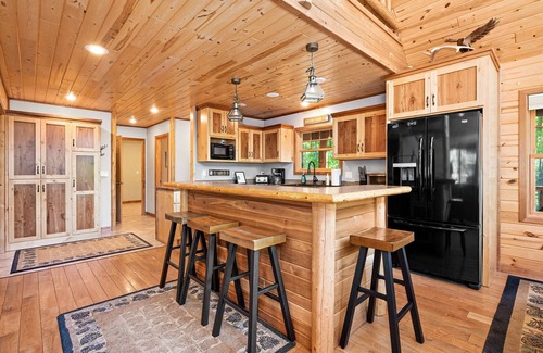 Duluth House | Serenity Lodging- Large Peaceful Home-10 miles from the Heart of Downtown