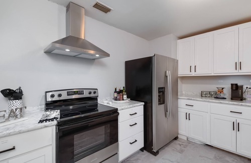 Ocala House | Serenity Meets Style - Mid-Century Zen Haven