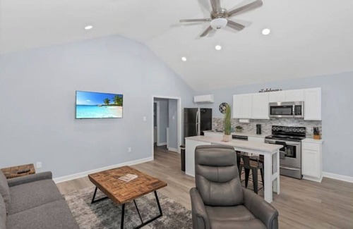 Morrilton House | Serenity Now! Modern lakeside cottage