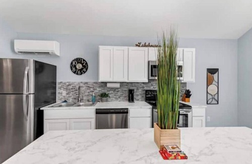 Morrilton House | Serenity Now! Modern lakeside cottage