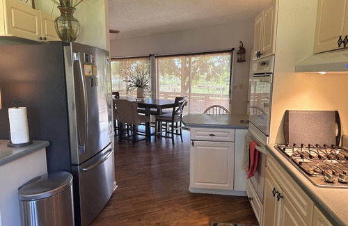 Grace House | Serenity on Lake Washington. Perfect for anglers or friends/family getaway.