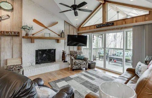 Flowery Branch House | Serenity-on-the-Lake with Dock