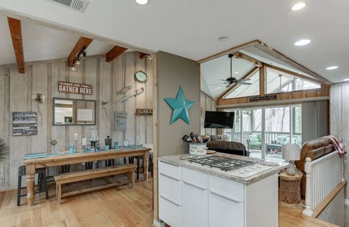 Flowery Branch House | Serenity-on-the-Lake with Dock
