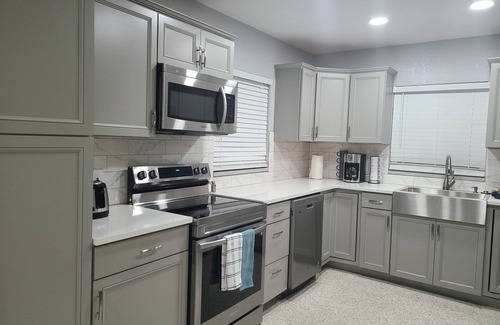 Pinellas Park House | Serenity Palms of Pinellas - Central to all beaches , St. Pete etc!