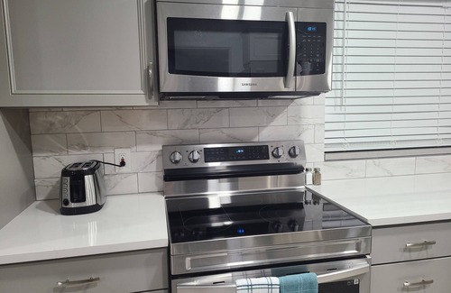 Pinellas Park House | Serenity Palms of Pinellas - Central to all beaches , St. Pete etc!