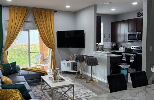 Wellington House | Serenity @ Regal PalmsnCharming 3bedroom townhome with fitness room in Davenport