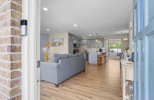 Rio Vista House | Serenity, tranquility, relaxed! 10 Min drive to Bucees, Speedway, and Beaches!