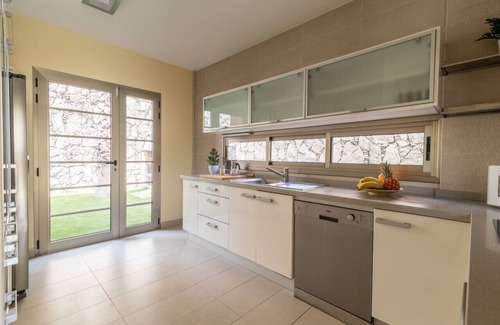 Mogan Ski Chalet | Serenity Villa Tauro: Golf, Beach & Relax