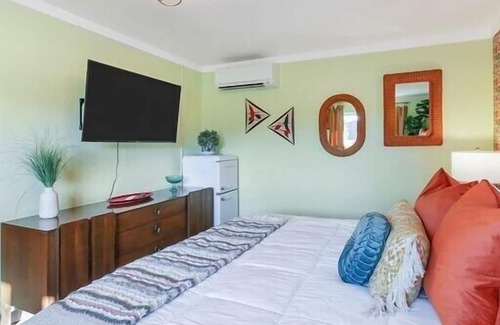 Trenton Hotel | Seriously 60s Room #2 @ Retro Boutique Motel