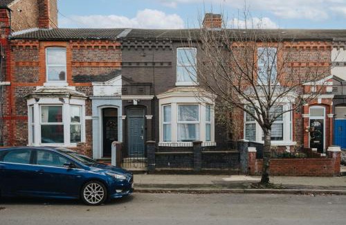 Bootle Apartment | Serviced Accommodation Liverpool by Tomla- Free Parking