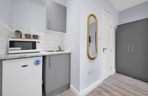Hillingdon House | Serviced En-Suite West Drayton near Heathrow