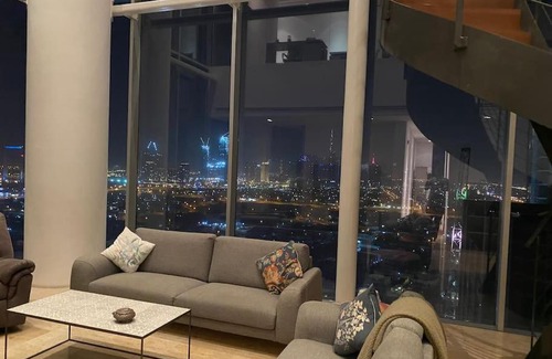 Al Mankhool Apartment | Serviced Room in a Luxurious apt - unmatched view