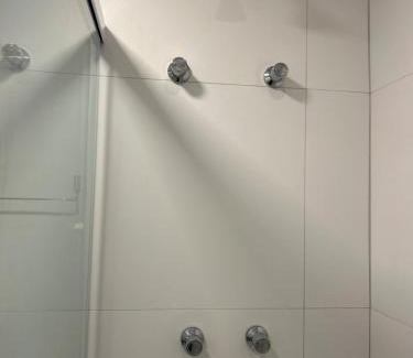 Partenon Apartment | Seu apartamento a passos da PUC-RS e Hosp São Lucas com Vaga Grátis, Piscina, WI-FI