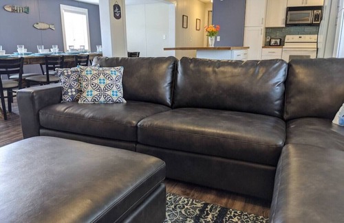 Davenport House | Seven Bays Lake Place