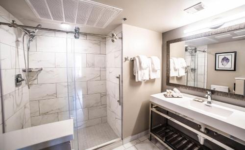 Downtown Hotel | Seven Gables Inn, St Louis West, a Tribute Portfolio Hotel