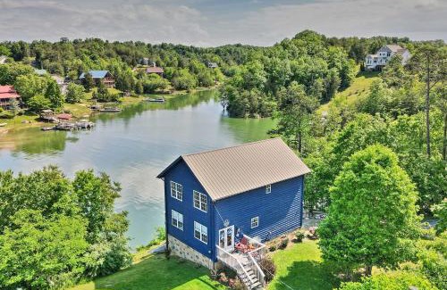 Sevierville House | Sevierville Lake House with Deck and Foosball Table!