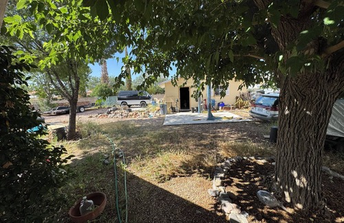 Kingman House | Shaded 2 bedrooms of a 3-bedroom house with WiFi, AC Less than a mile from Rt 66