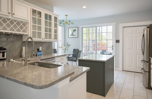 Kirkman South House | Shadow Bay Luxe Home with a Private Screened Pool near Universal Studios.