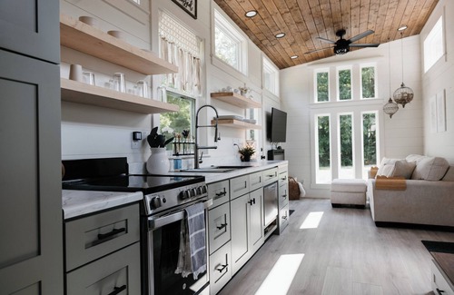 Cleveland House | Shadow’s Hideaway - Tiny Home w/Fire Pit + Views