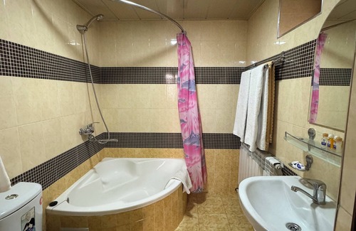 Samarkand Bed & Breakfast | Shahram Plus