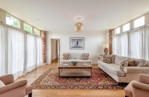 Lincoln House | Shakespeare Cottage