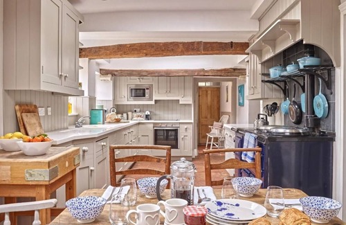 Ningwood House | Shalfleet Manor C16th - Pool, Tennis Court & 60 Acres