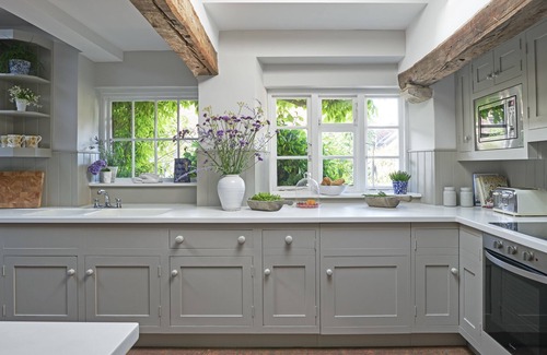 Ningwood House | Shalfleet Manor C16th - Pool, Tennis Court & 60 Acres