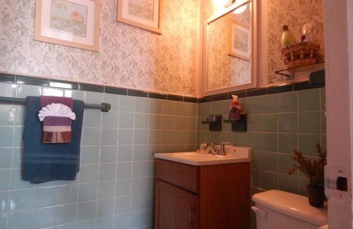 Historic Downtown Hotel | Shamrock Cove Inn