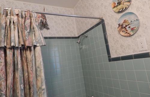 Historic Downtown Hotel | Shamrock Cove Inn