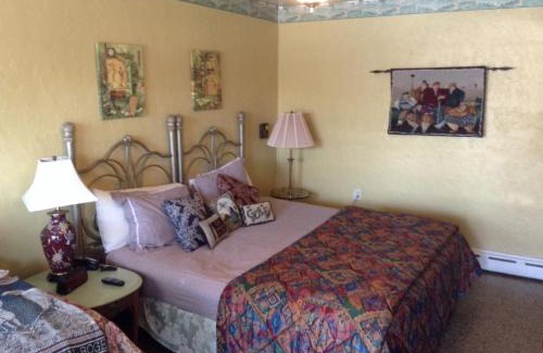 Historic Downtown Hotel | Shamrock Cove Inn