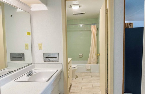 Marked Tree Hotel | Shamrock Kings Inn By Oyo Marked Tree I-555