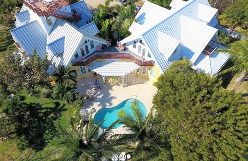 West Bay Bed & Breakfast | Shangri-La Boutique Bed & Breakfast