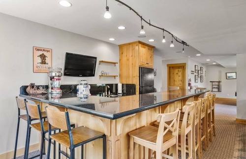 South Lake Tahoe House | Shaquinaw! 5 Bedroom Home by RedAwning