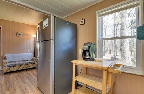 Ellenville Cabin | Shared Fire Pit & Kayaks: Catskills Lake Retreat!