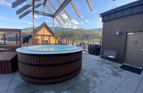 Kellogg House | Shared Roof Top Hot Tub Silver Mtn