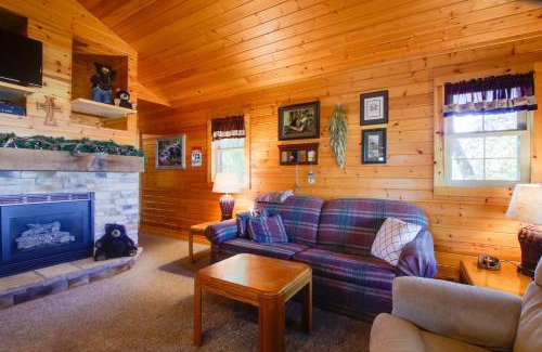 Cecil House | Shawano Lake Cabin with Boat Dock!