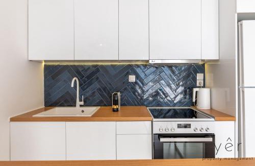 Peiraiki Apartment | Shell-Charm w/Sea View & Parking