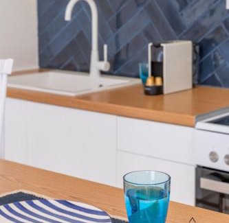 Peiraiki Apartment | Shell-Charm w/Sea View & Parking