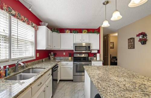 Leesville House | Shellcracker - Dock, SUPs, Firepit, Games and more