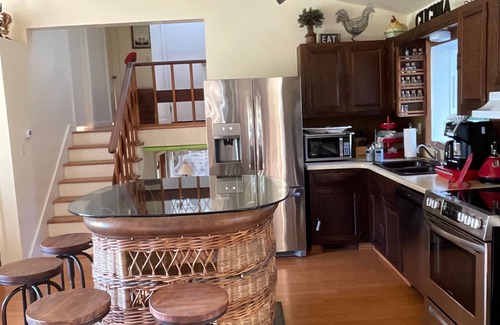 Ann Arbor House | Shelley's Retreat, entire house & efficiency suite