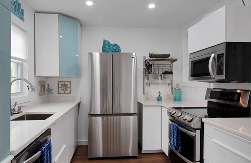 Mount Pleasant House | Shem Creek Retreat by AvantStay | 10 Mins to Downtown Charleston | Yard + Patio